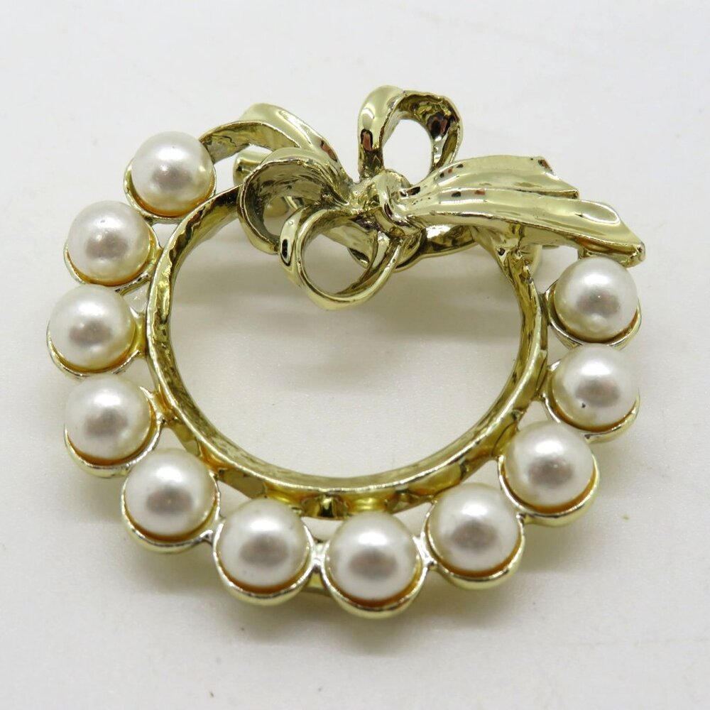 Vintage Gerrys‎ Brooch Imitation Pearl Wreath Gold Tone Bow Design1.25" Pin
